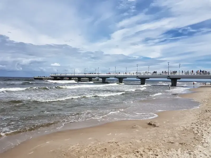 Wakacyjny urlop nad morzem w Polsce: Wady i zalety 